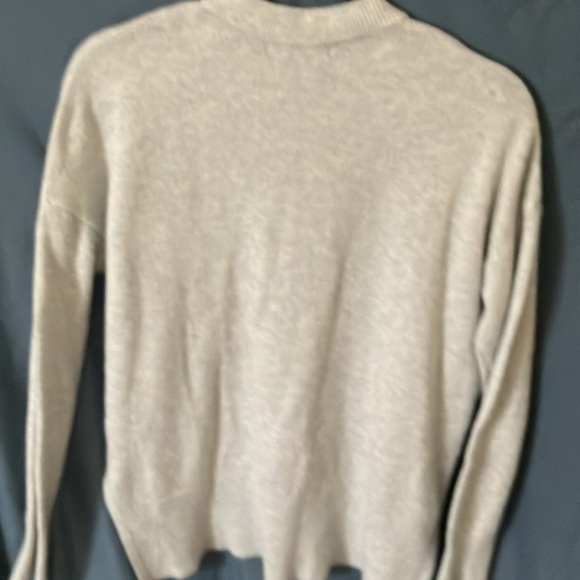 Banana Republic- Grayish/Whitish V-neck High/Low sweater- oversized- S - Picture 12 of 16